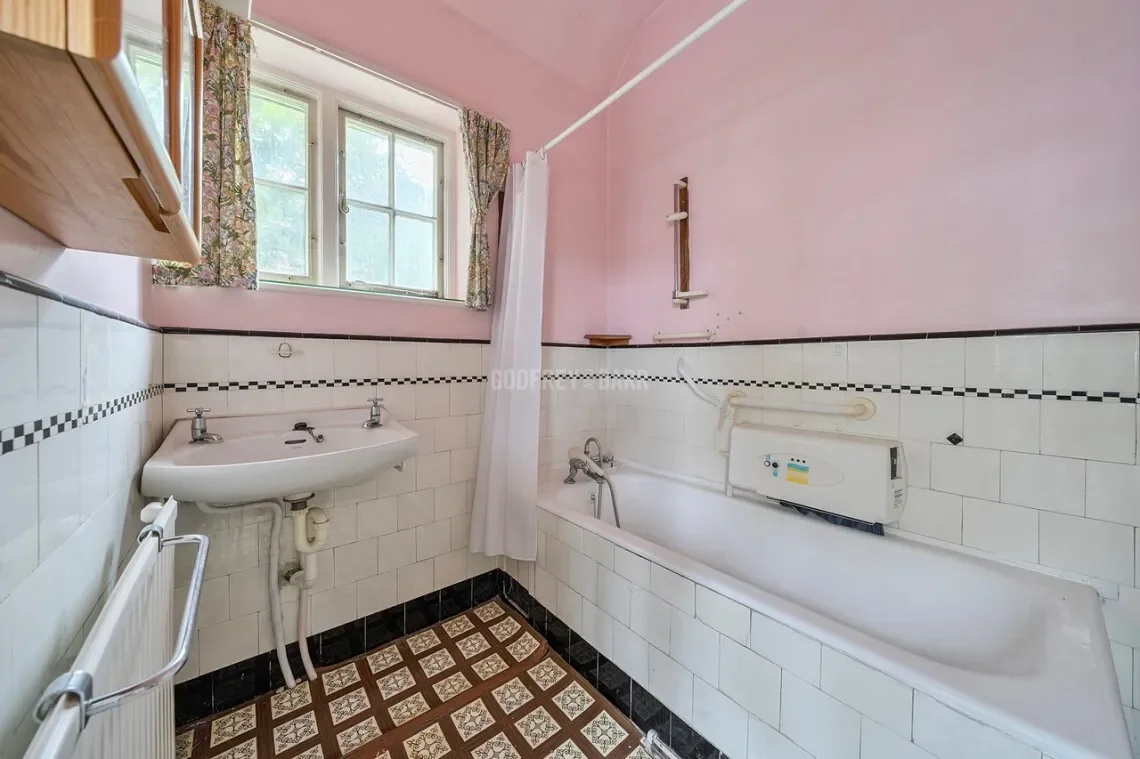 Deansway Hampstead Garden Suburb N2, London, England, United Kingdom. - Photo 4