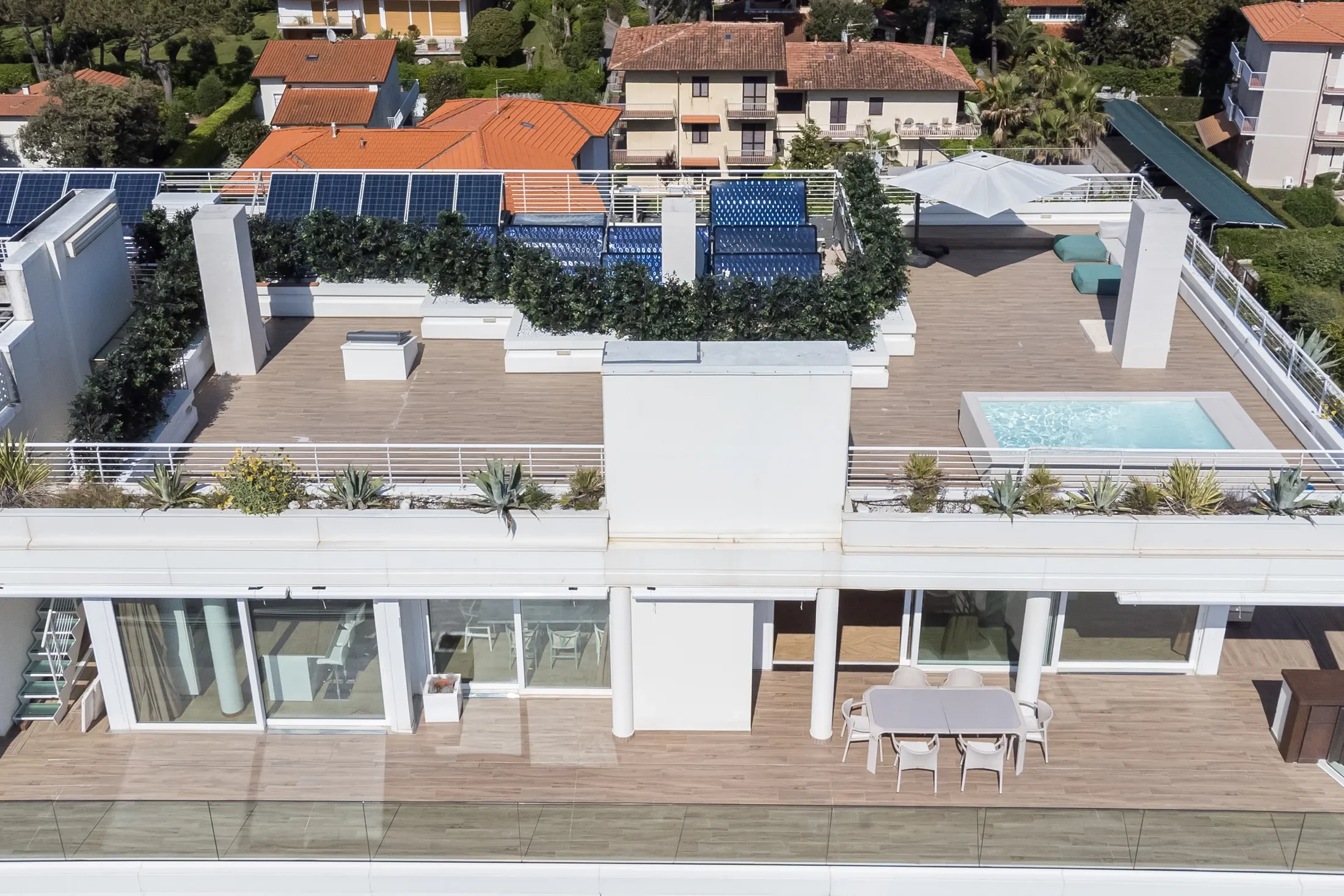 Exterior photo 4
