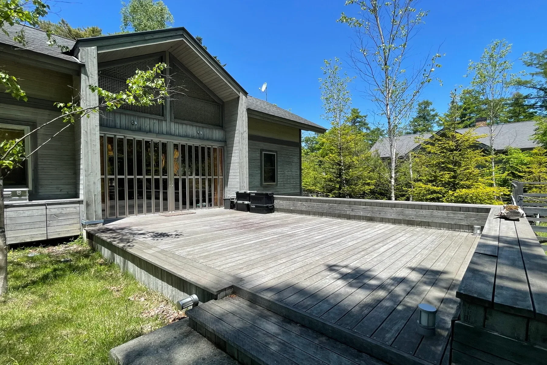 Exterior photo 2