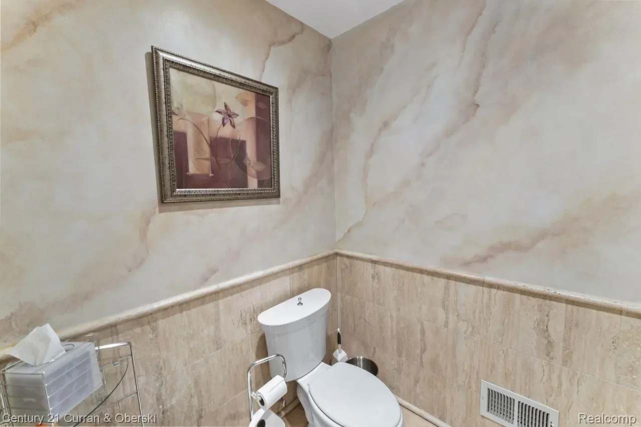 26155 Timber Trail, Dearborn Heights, MI 48127, Dearborn, Michigan, United States. - Photo 34