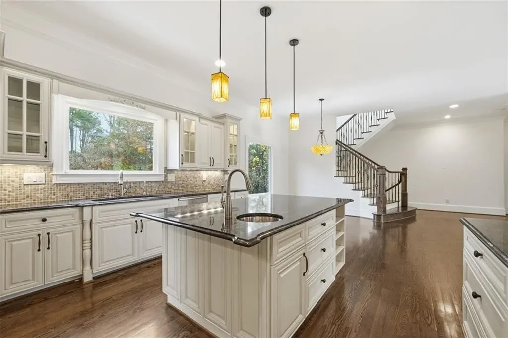 7611 Regency Circle, Sandy Springs, GA 30350, Atlanta, Georgia, United States. - Photo 48