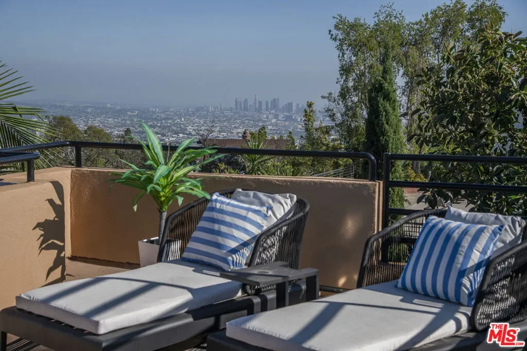 2125 Kew Drive, Los Angeles, California, United States. - Photo 2