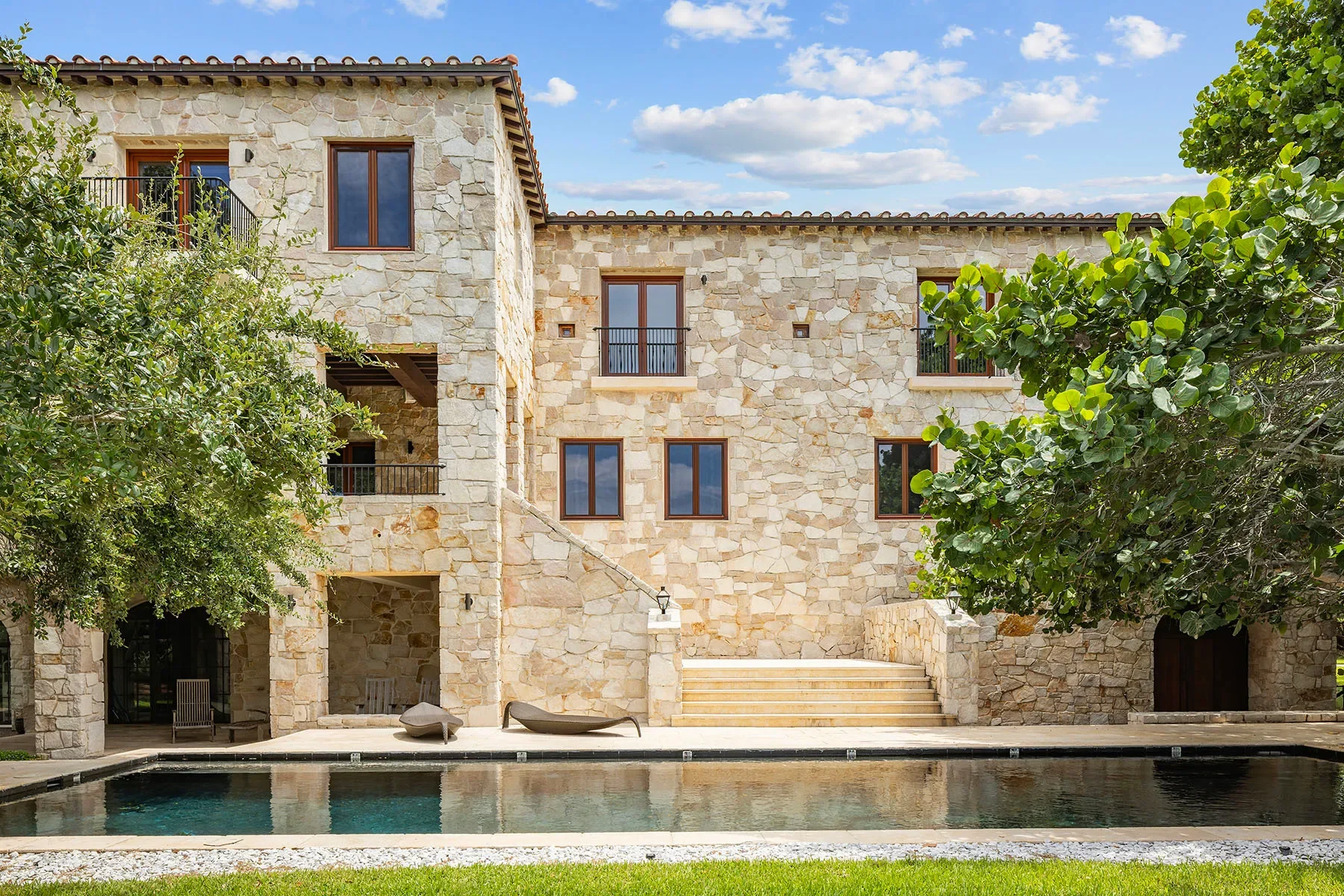 Exterior photo 12