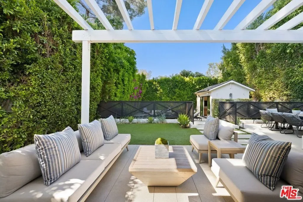 15125 Valley Vista Boulevard, Los Angeles, California, United States. - Photo 19