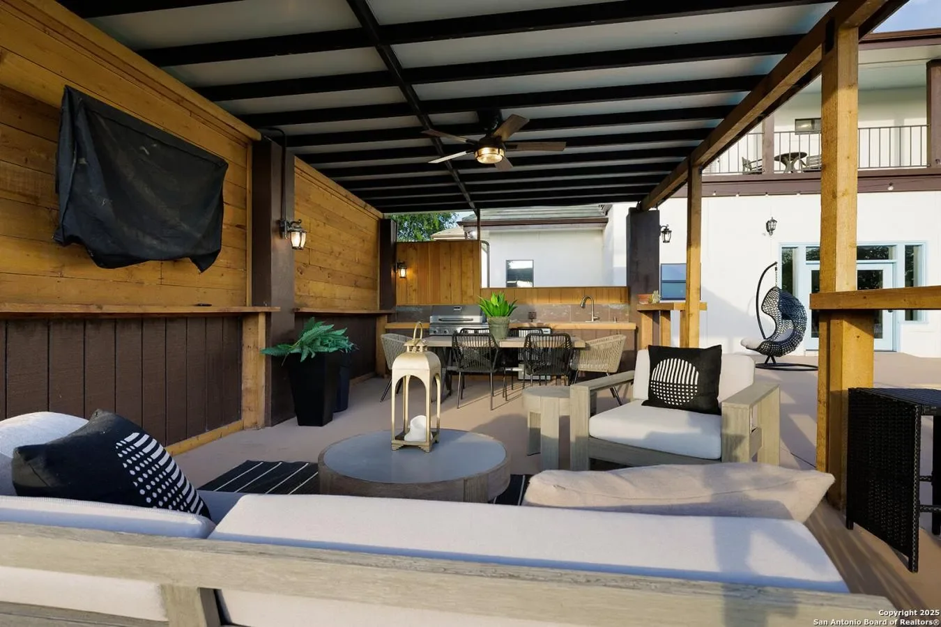 Exterior photo 6