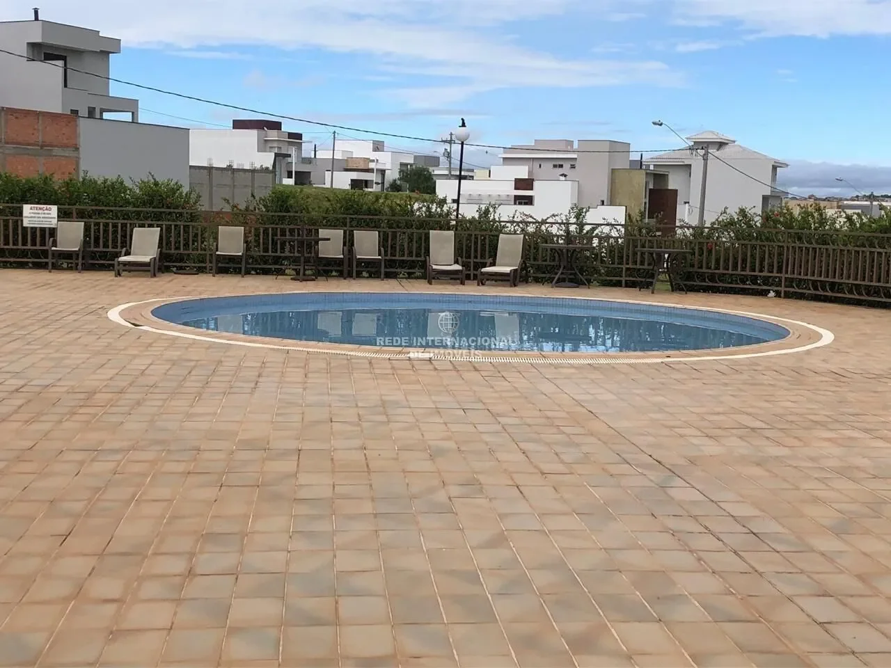 Exterior photo 8
