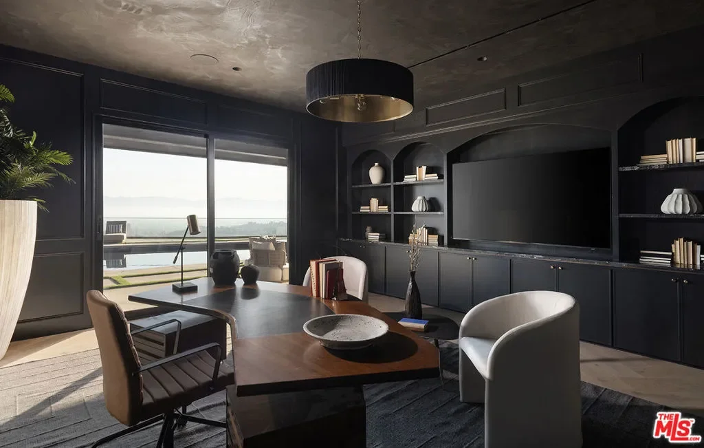16401 Mulholland Drive, Los Angeles, California, United States. - Photo 15