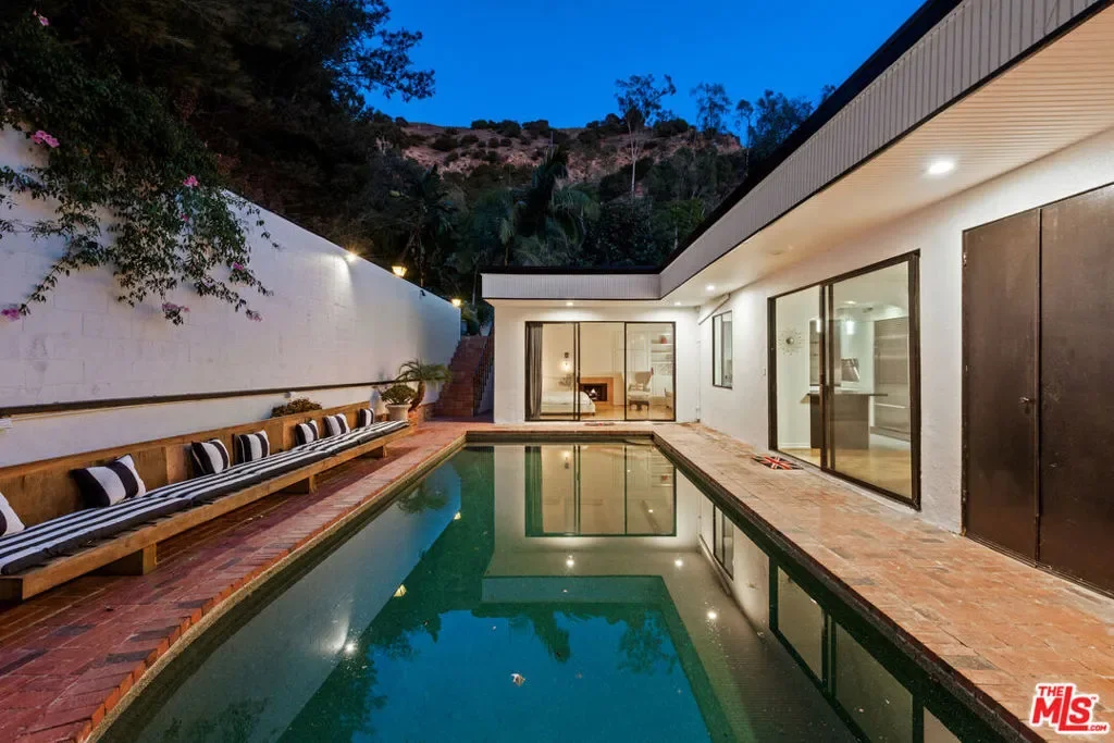 1790 Viewmont Drive, Los Angeles, California, United States. - Photo 5