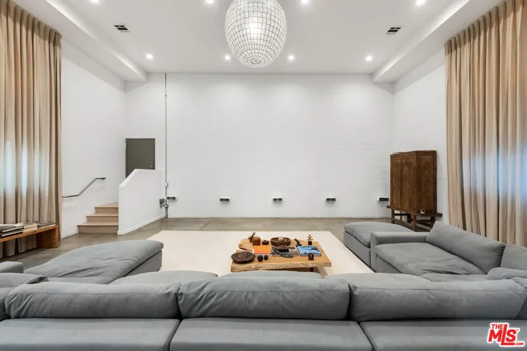 633 Santa Clara Avenue, Los Angeles, California, United States. - Photo 26