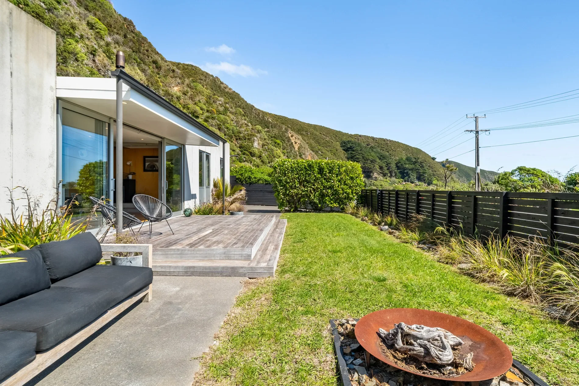 Exterior photo 4