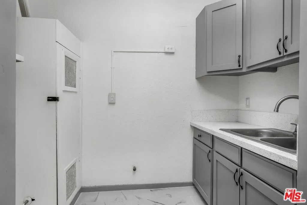 123 S Westmoreland Avenue, Los Angeles, California, United States. - Photo 14