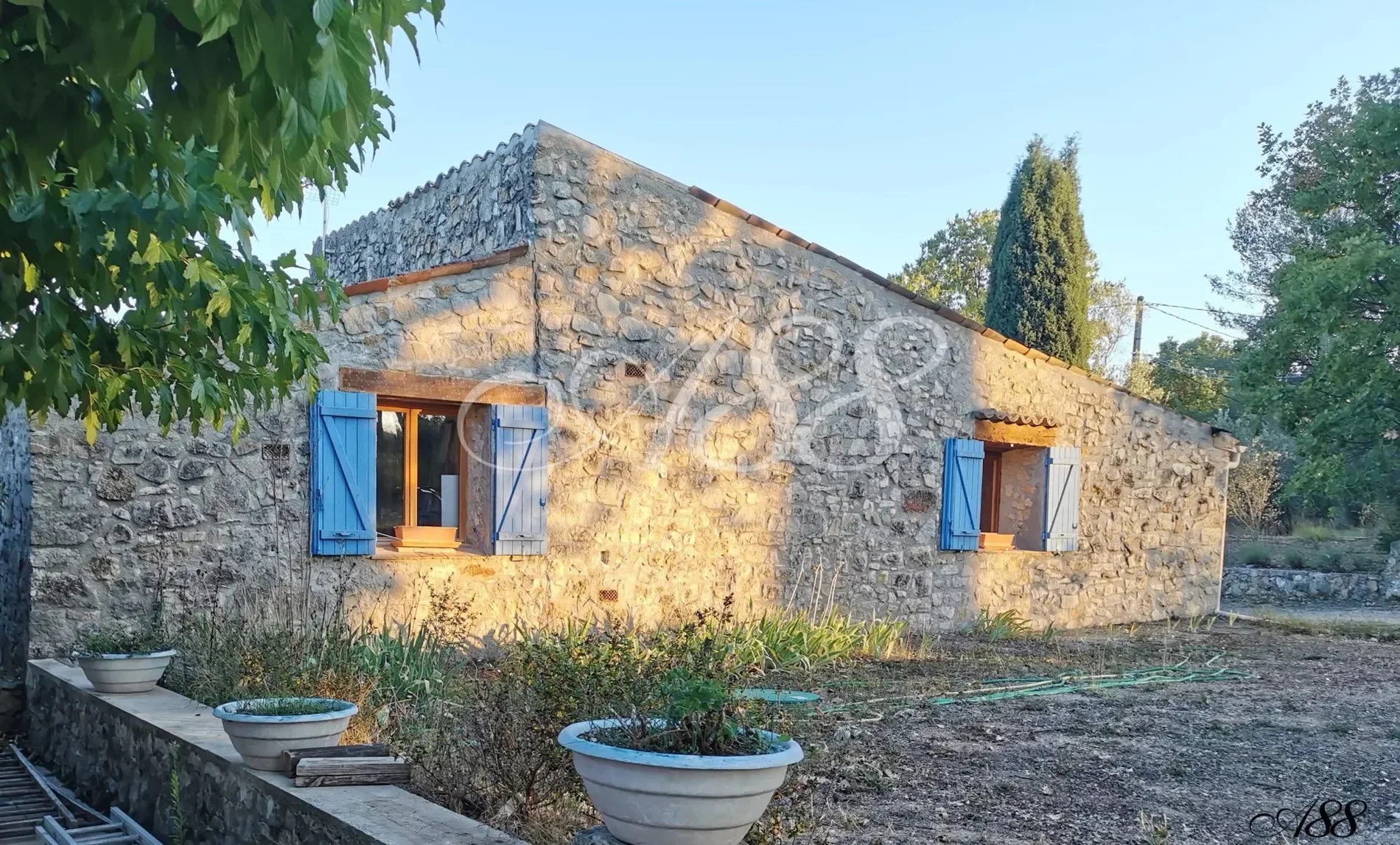 Exterior photo 3