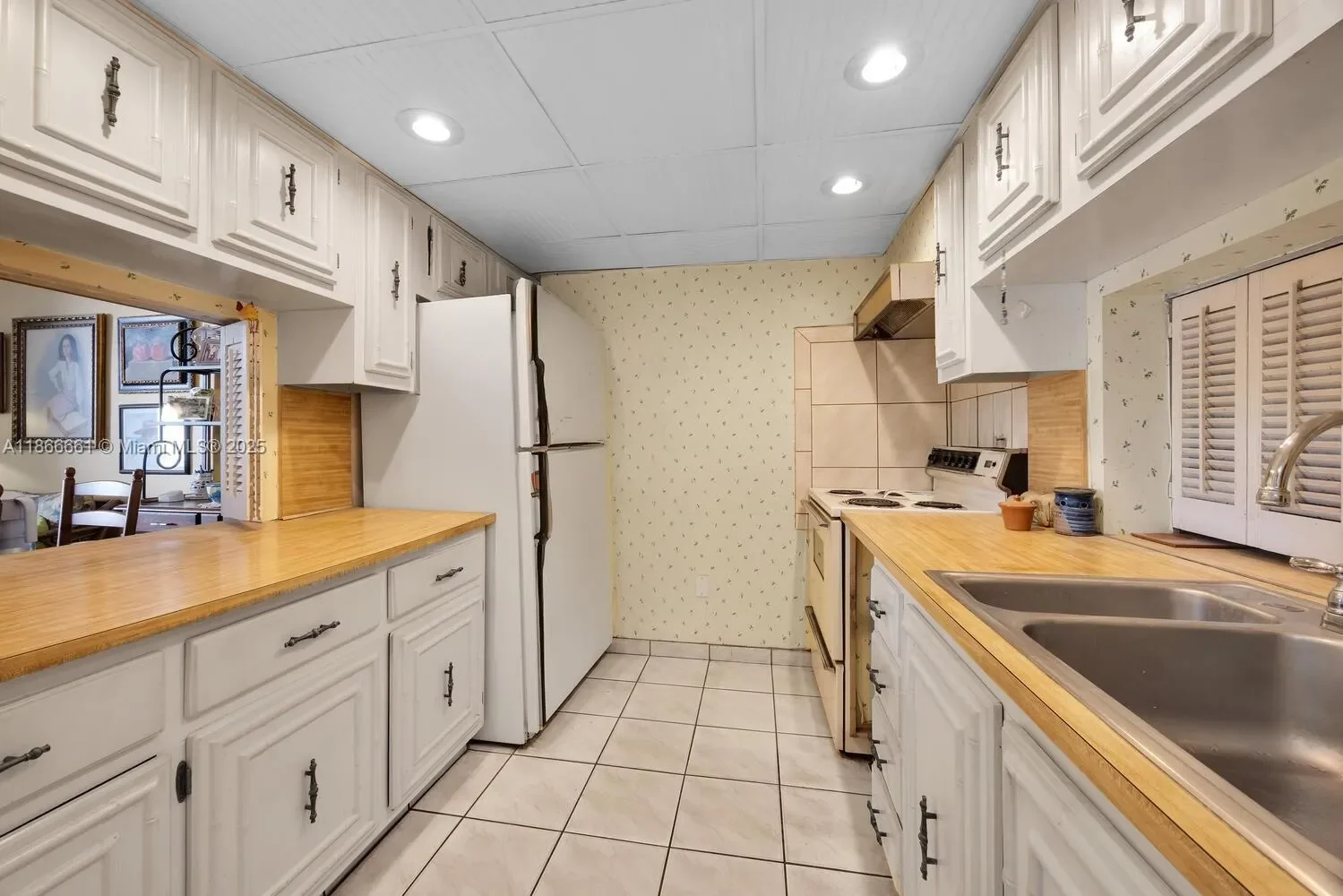 265 Grapetree Dr 110, Key Biscayne, Florida, United States. - Photo 2