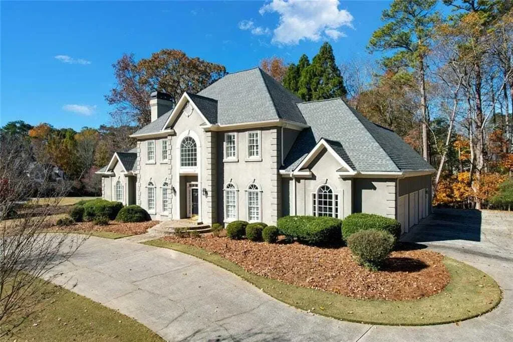 Exterior photo 2
