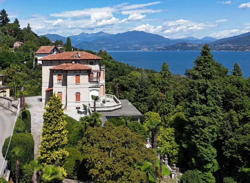 Prestigious Historic Villa With Dependance And Park In Ghiffa