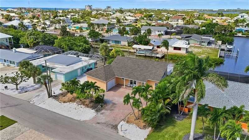 421 Connecticut ST, Fort Myers Beach, Florida, United States. - Photo 3