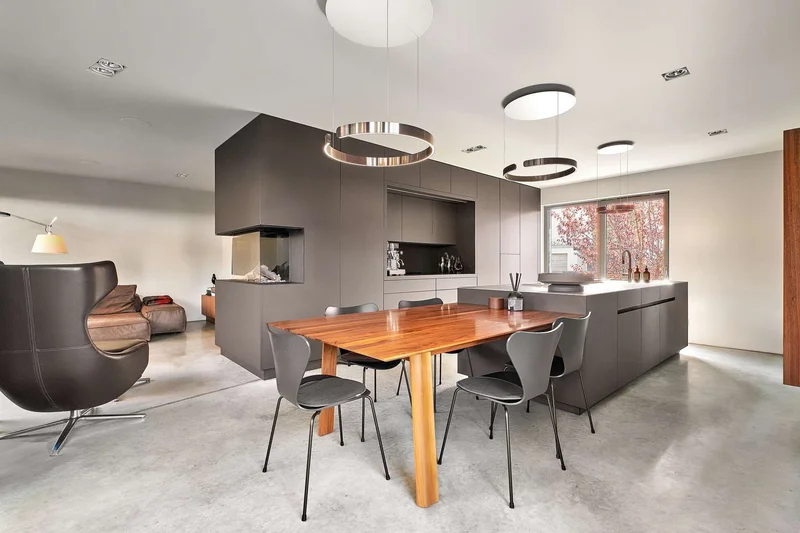 High-quality designer home with luxurious furnishings, heat pump and PV from 2021