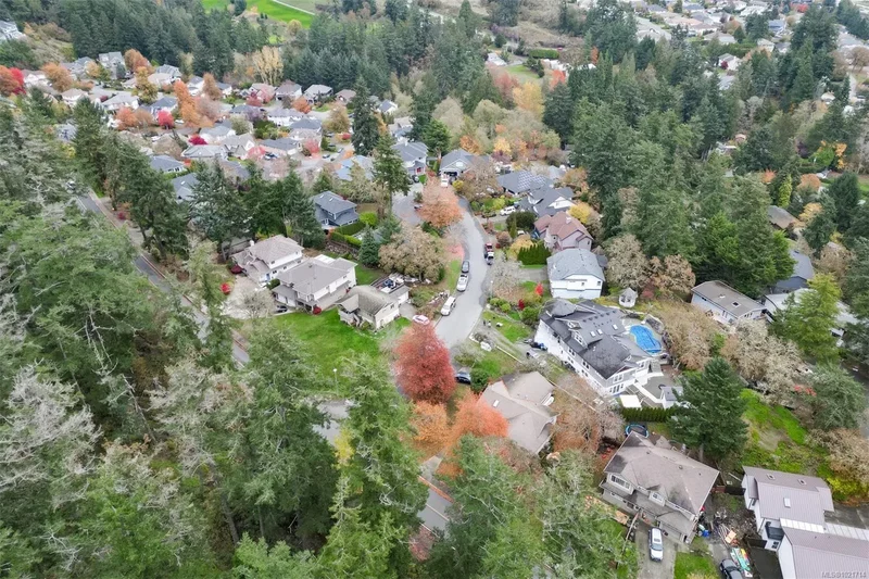 1975 Highland Rd, View Royal, British Columbia, Canada. - Photo 32