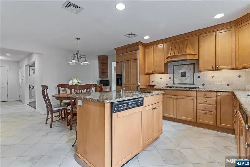 366 McKinley Boulevard, Paramus, NJ 07652, Paramus, New Jersey, United States. - Photo 16
