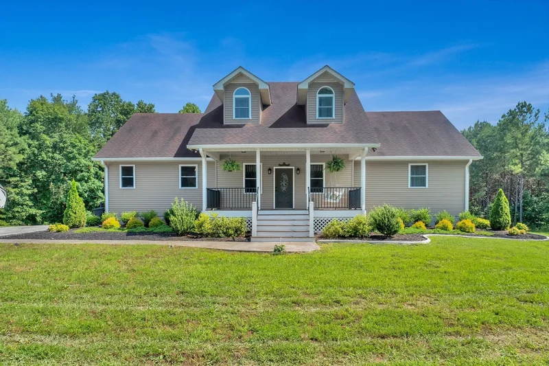 Single Family Residence in Summertown