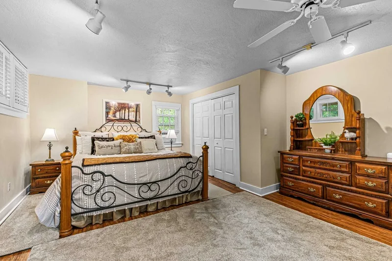 715 S Oakdale Avenue , Medford, OR 97501, Medford, Oregon, United States. - Photo 21