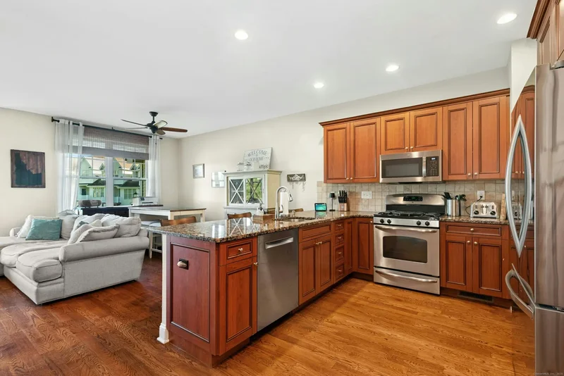 179 Remy Court, 179, Shelton, CT 06484, Shelton, Connecticut, United States. - Photo 9