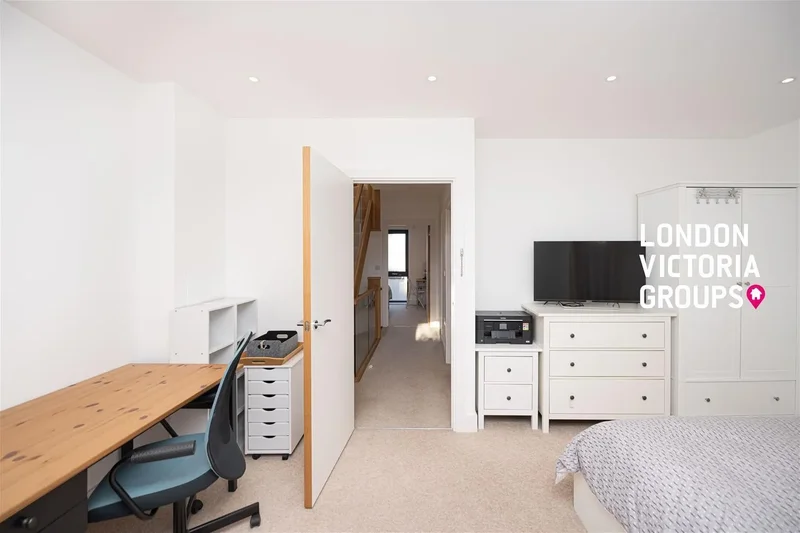 Pipit Drive, London, London, England, United Kingdom. - Photo 21