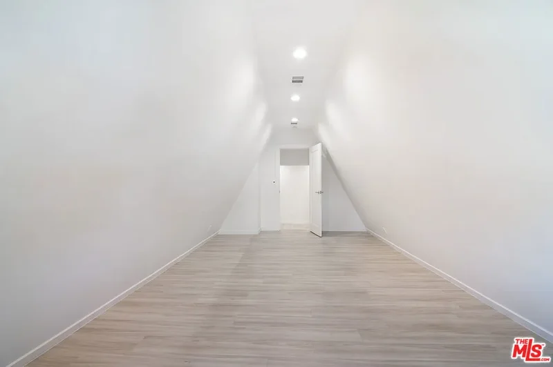 1543 S Crest Drive, Los Angeles, California, United States. - Photo 28