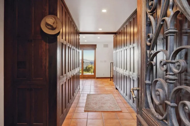25200 Loma Prieta Avenue, Los Gatos, California, United States. - Photo 31