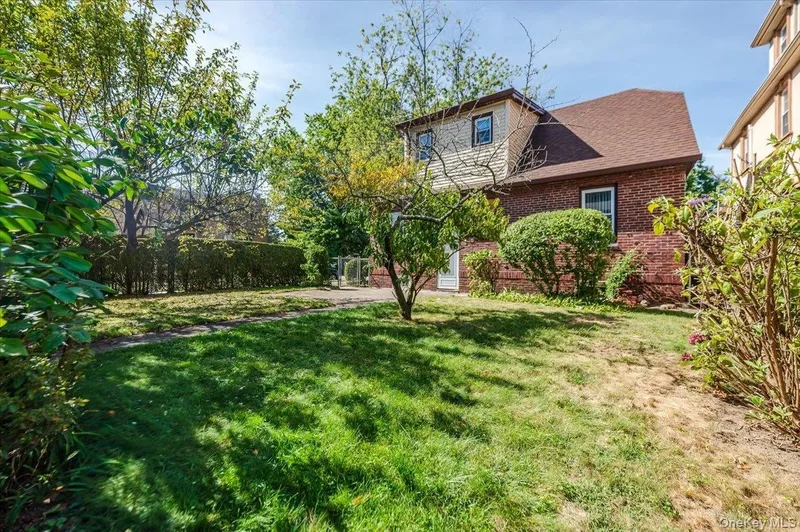 27-19 Murray Street, Flushing, NY 11354, New York, New York, United States. - Photo 4