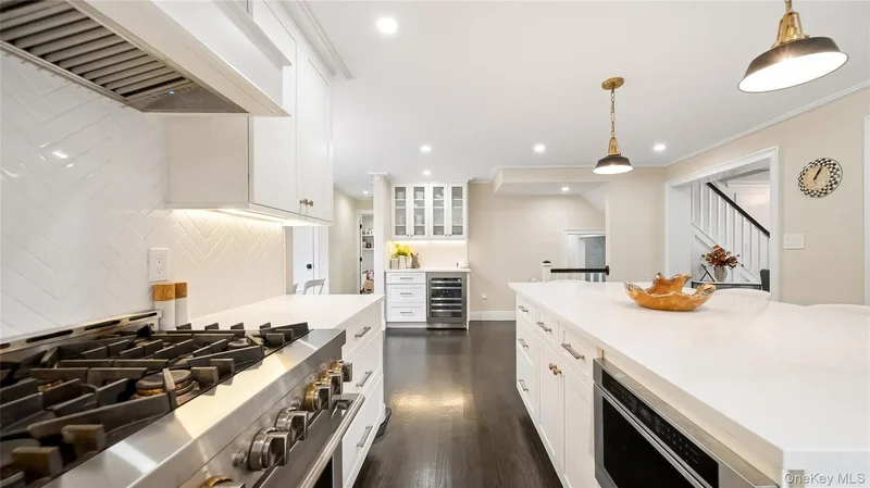 305 Nassau Avenue, Manhasset, New York, United States. - Photo 2