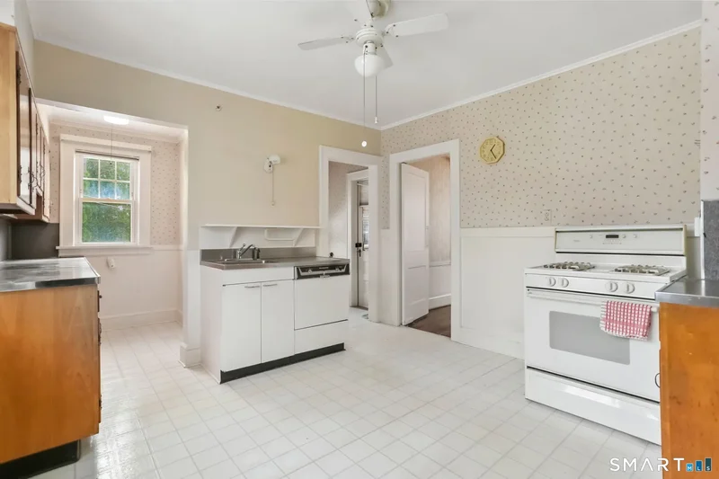 327 Meadowbrook Road, Fairfield, Connecticut, United States. - Photo 5