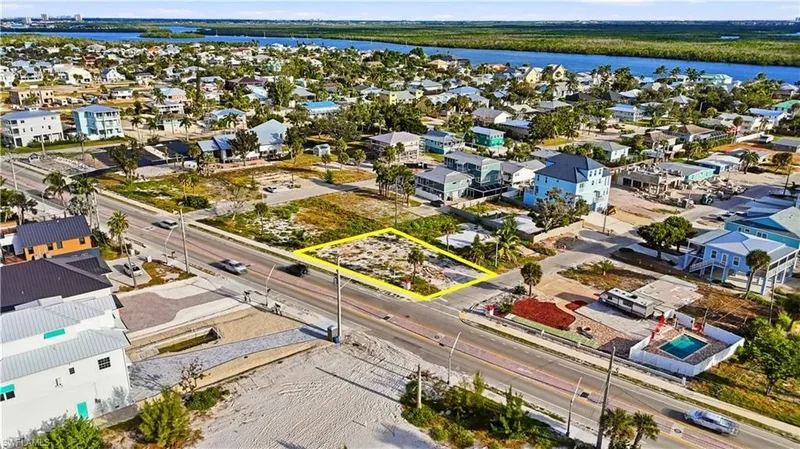 101 Hibiscus DR, Fort Myers Beach, Florida, United States. - Photo 4