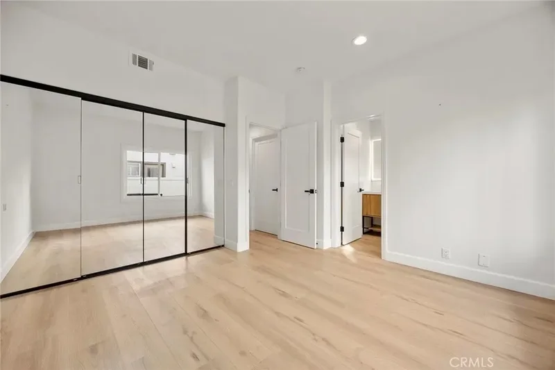 20 Flores, Lake Forest, California, United States. - Photo 22