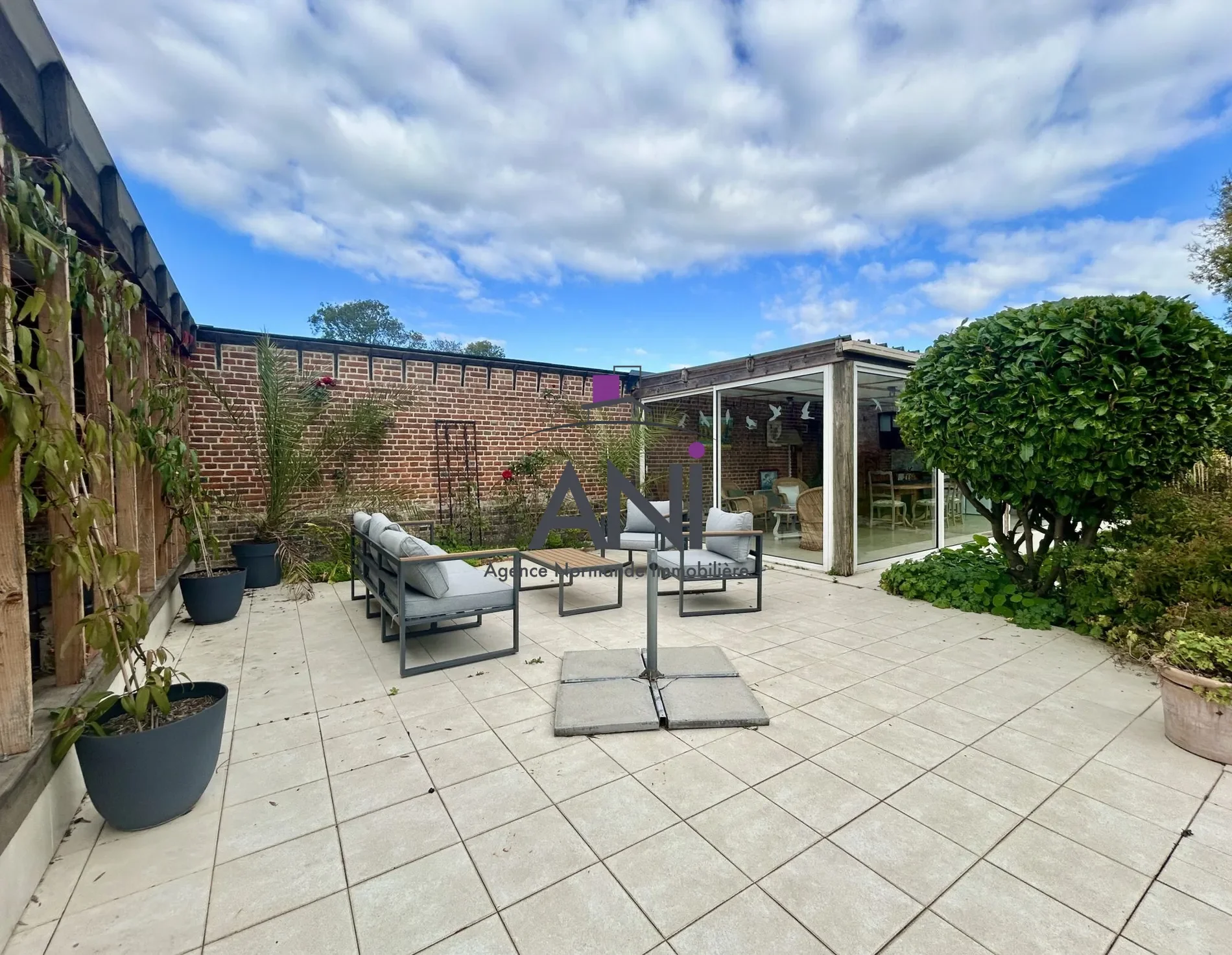 Exterior photo 8