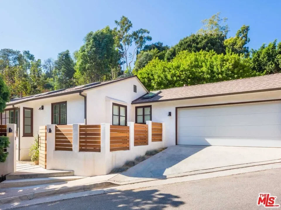 3279 Ledgewood Drive, Los Angeles, California, United States. - Photo 17