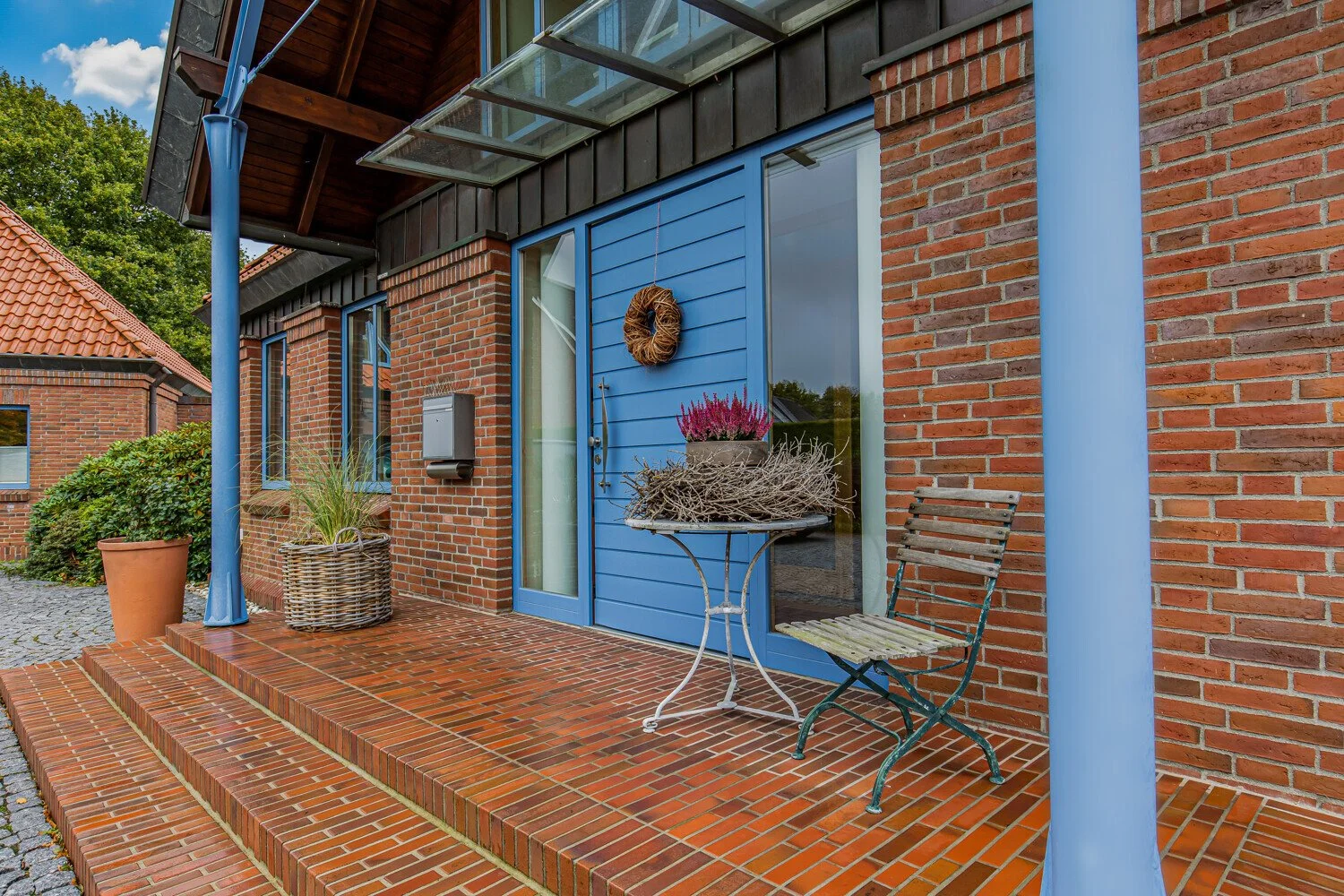 Exterior photo 2
