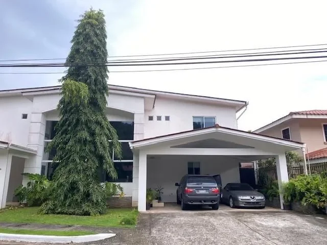 Modern House for Sale in Llanos de Curundú – Panam