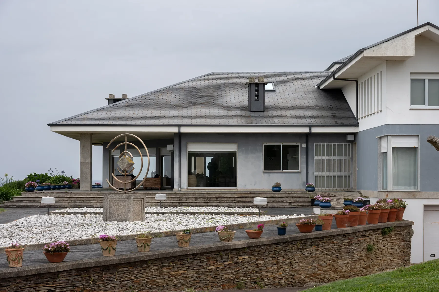 Exterior photo 5
