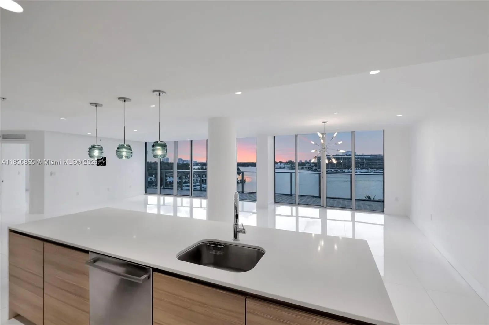 6620 Indian Creek Dr PH711, Miami Beach, Florida, United States. - Photo 28