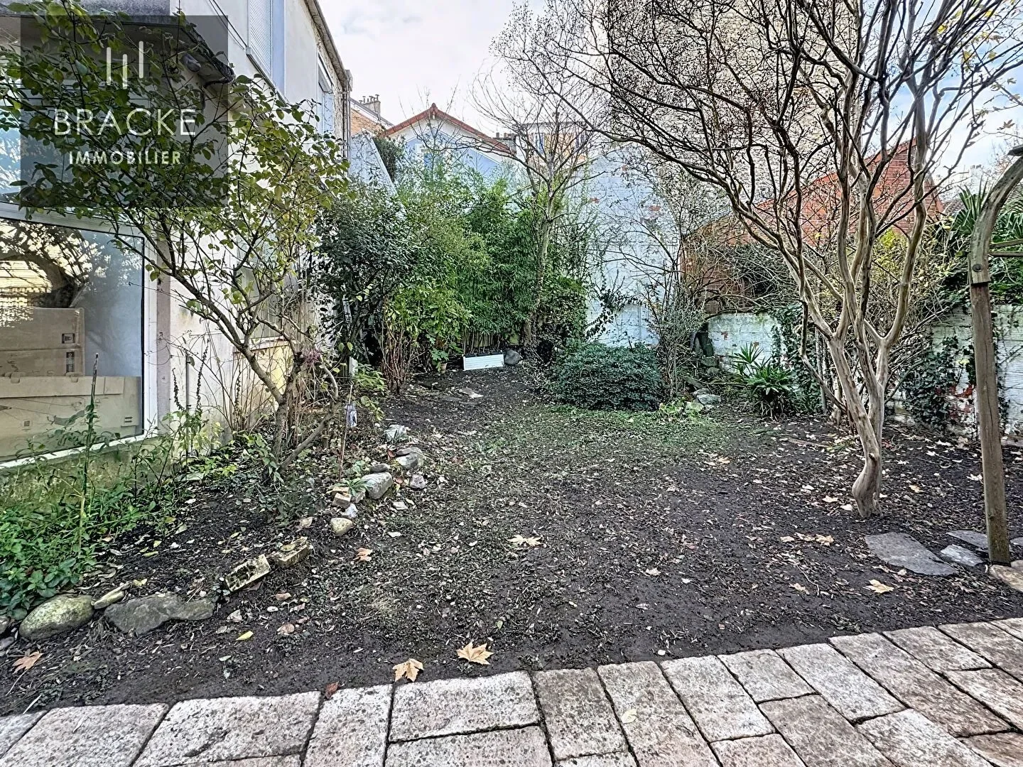 Exterior photo 3