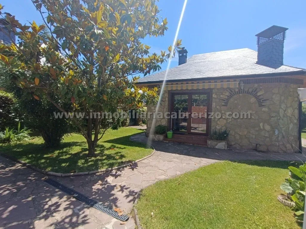 Exterior photo 7