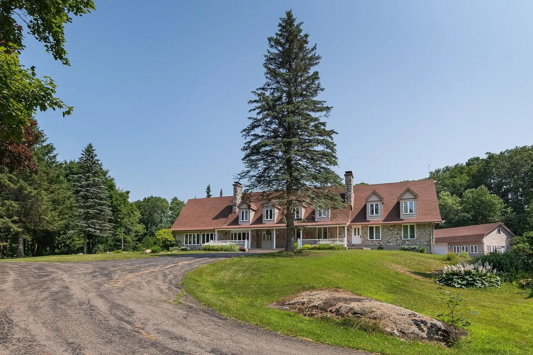 Exterior photo 3