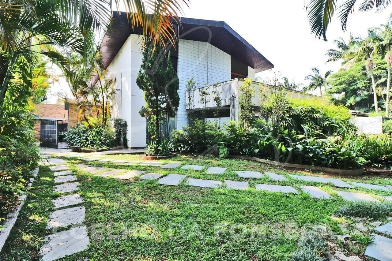 Exterior photo 5