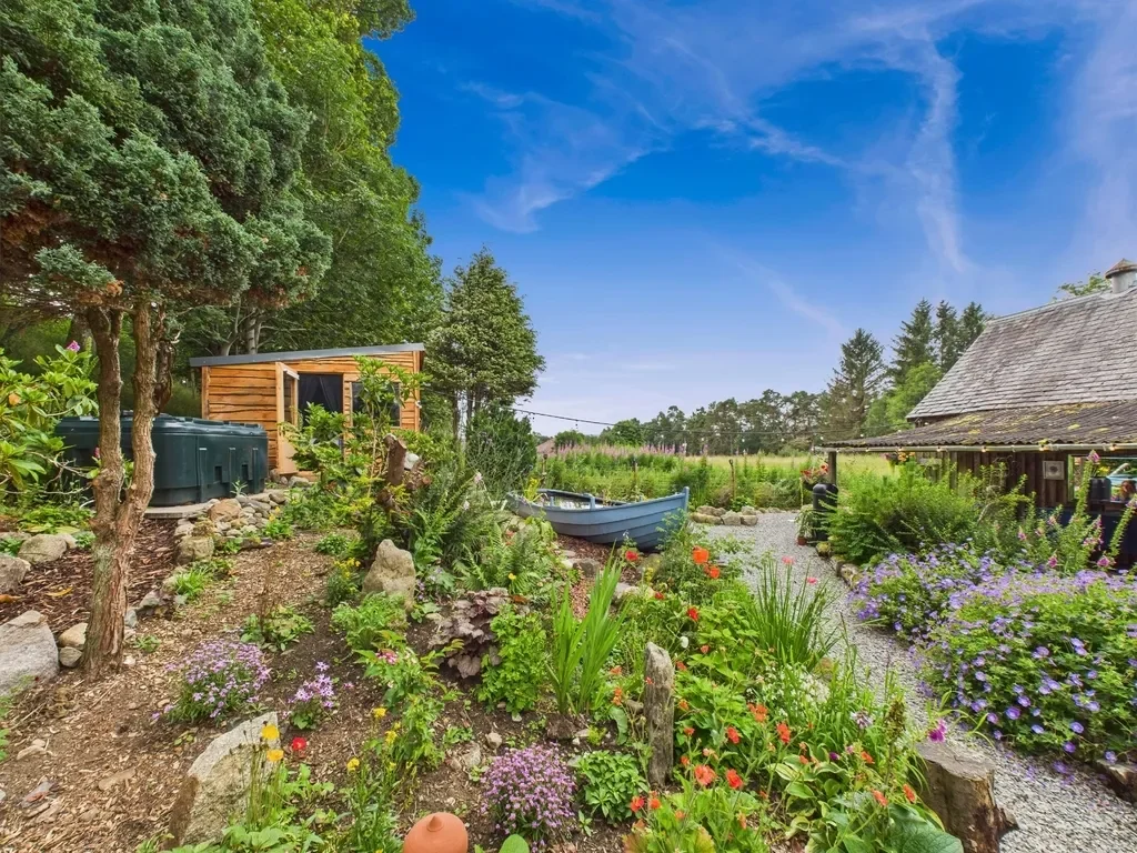 Exterior photo 5