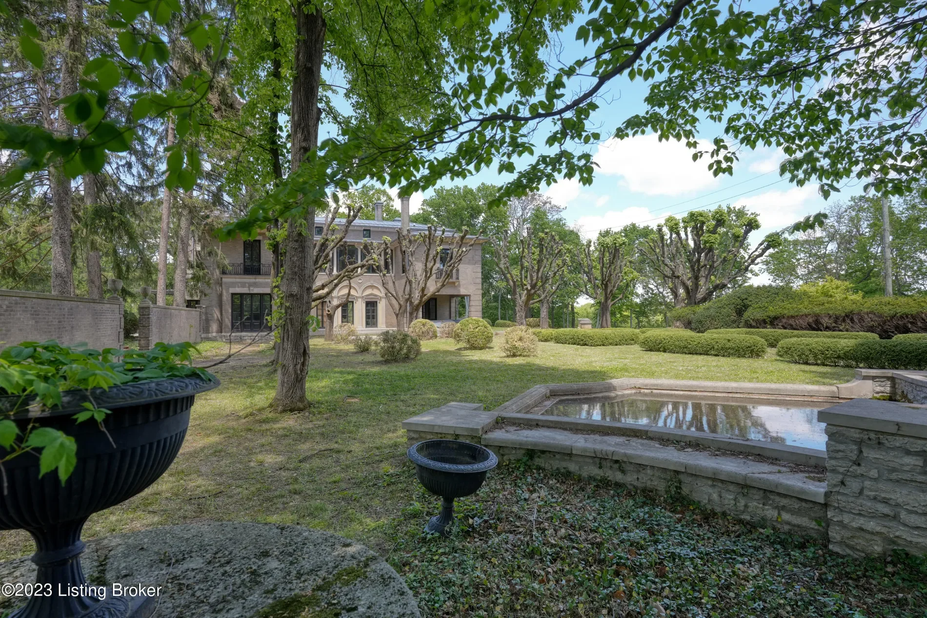 1801 Sulgrave Road , Louisville, KY 40205, Watterson Park, Kentucky, United States. - Photo 43
