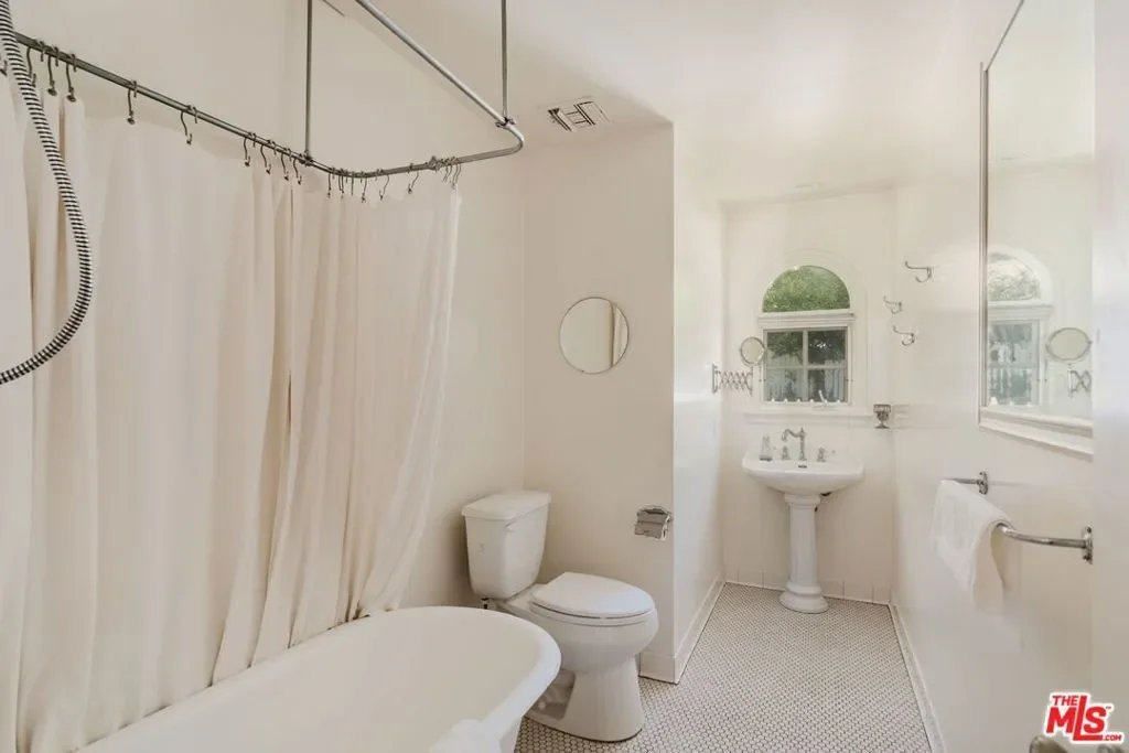 1520 Bonnell Drive, Topanga, California, United States. - Photo 10
