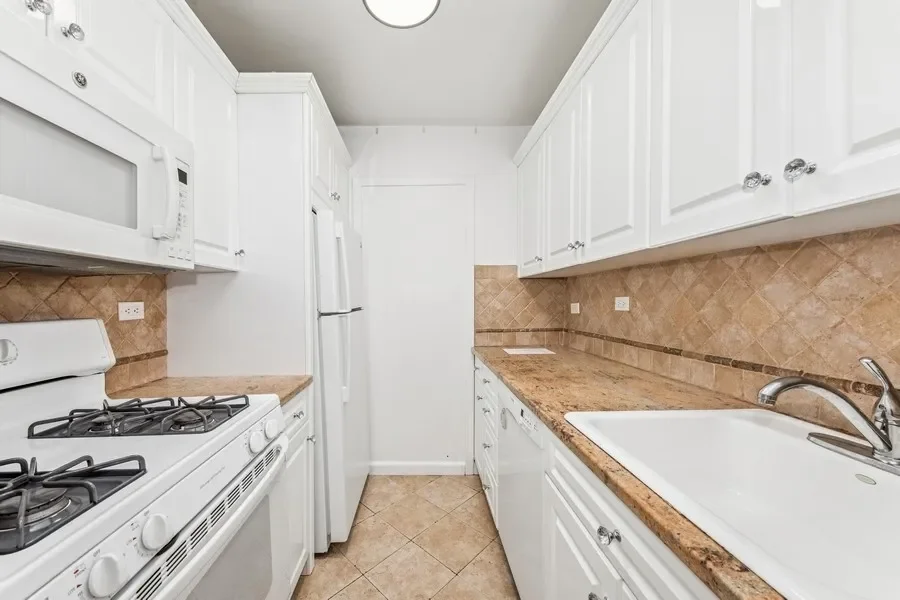 333 East 66th Street      #9H, New York, New York, United States. - Photo 1