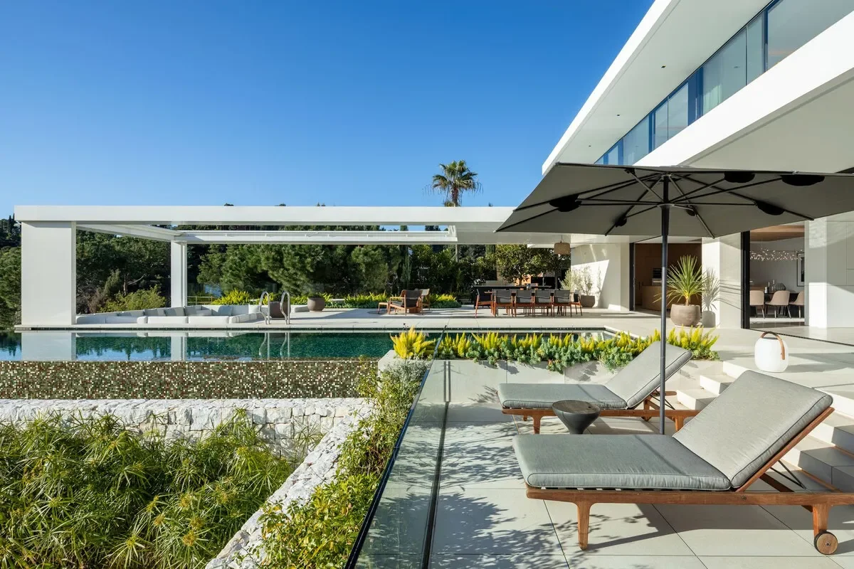 Exterior photo 5