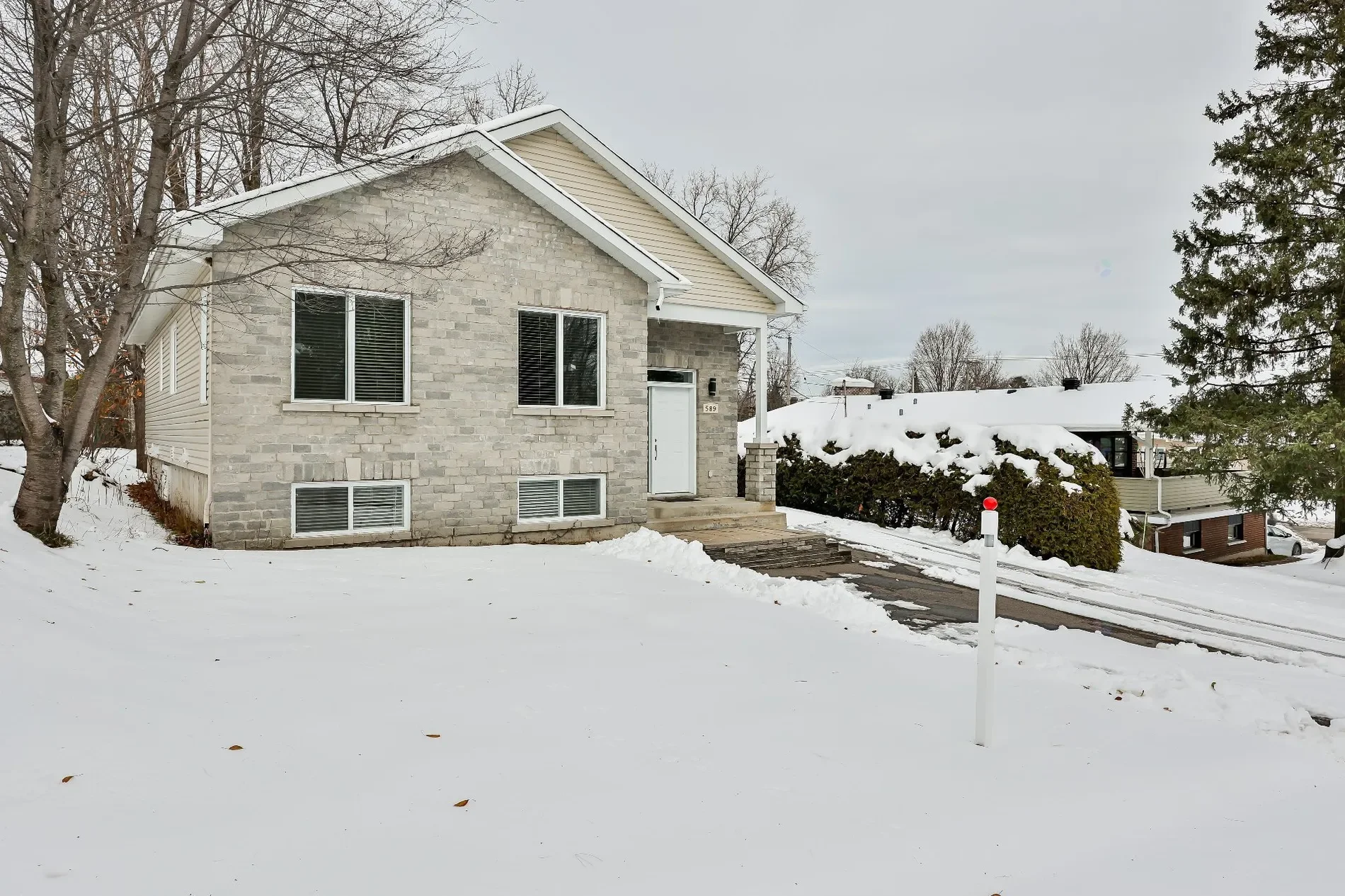 Exterior photo 6